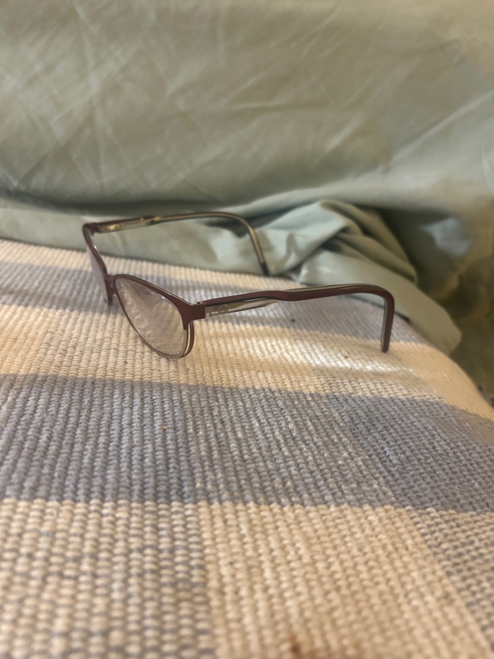 gucci 4256 Sleek Plum Cat-Eye Glasses Frame